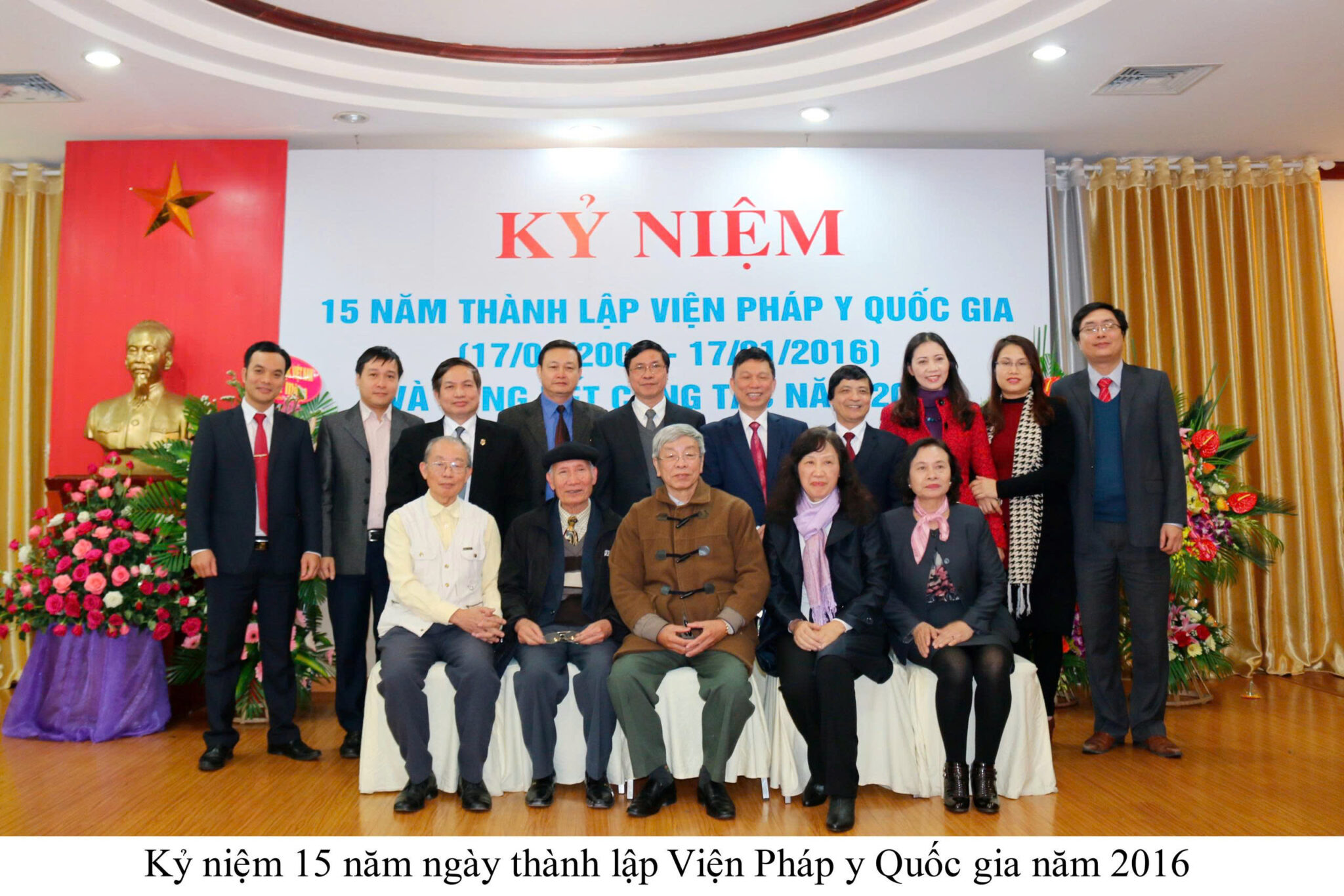 In ảnh gỗ treo tường phòng truyền thống